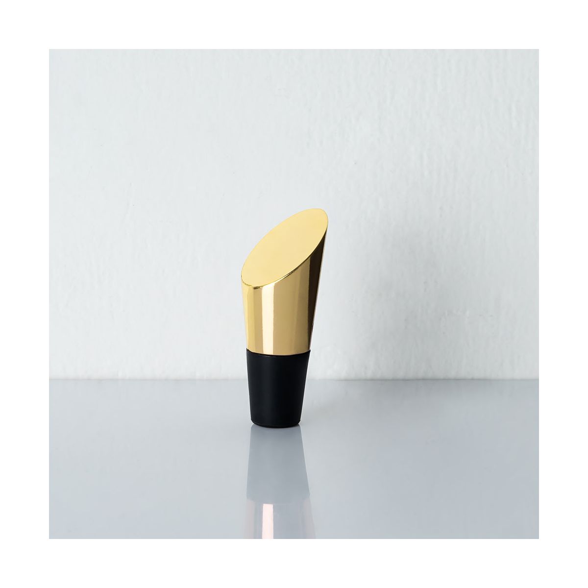 Viski Heavyweight Wine Bottle Stopper - thumbnail 4