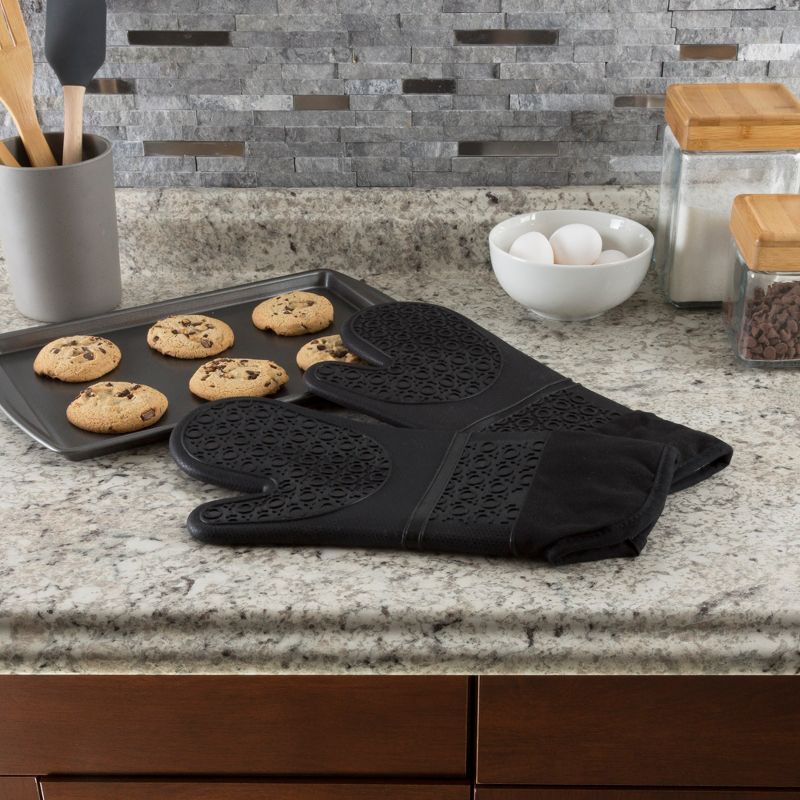 Hastings Home Extra-Long Silicone Oven Mitts - Heat-Resistant and Waterproof Potholders with Quilt Lining and 2-Sided Textured Grip, 1 of 7