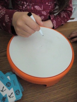 Educational insights Spindoodle, Draw on a Spinning Board, Perfect for  Family Game Night, Ages 8+ 