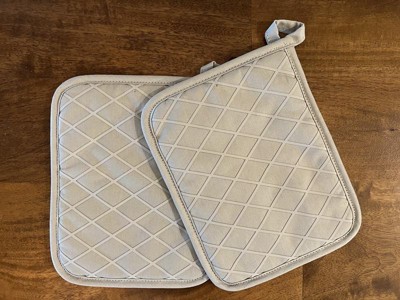 Cuisinart Neoprene Oven Mitts and Potholder Set -Heat Resistant Oven Gloves  to Protect Hands and Surfaces with Non-Slip Grip, Hanging Loop-Ideal for