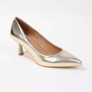 Berness Women's Caitlin Classic Patent Kitten Heel Pumps - 1 of 4