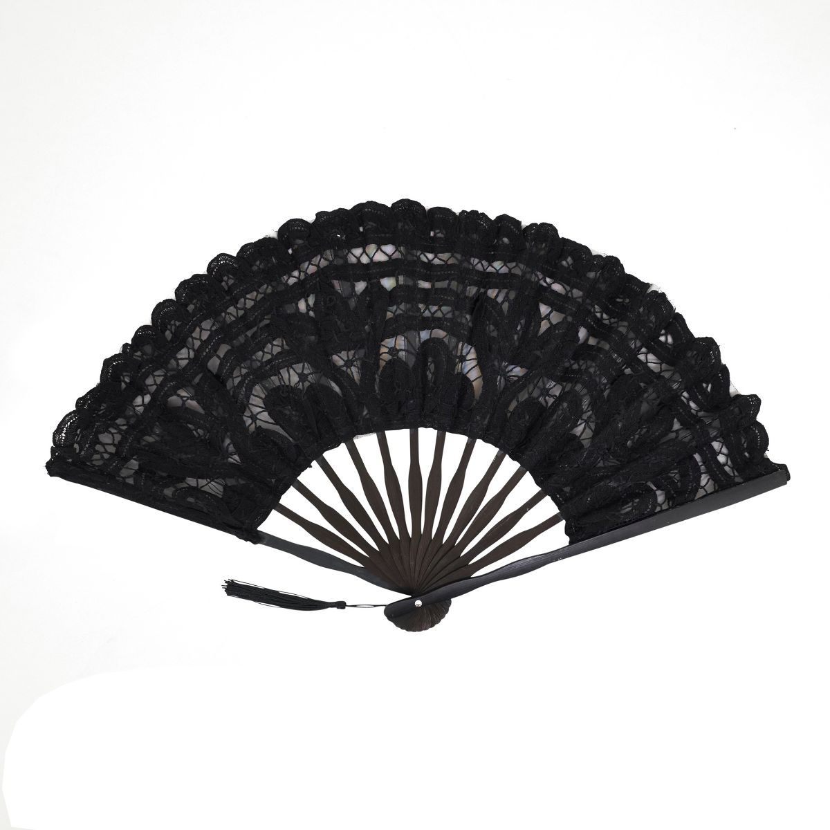 Saro Lifestyle Battenberg Lace Folding Hand Fan - Decorative Cotton Fan with Tassel, Elegant Accessory for Events, Travel and Everyday Use