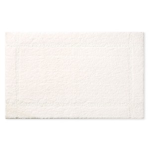 TOWN & COUNTRY EVERYDAY Ultra Plush Solid Tufted Border Bath Mat - 1 of 4