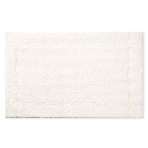 TOWN & COUNTRY EVERYDAY Ultra Plush Solid Tufted Border Bath Mat - image 1 of 4