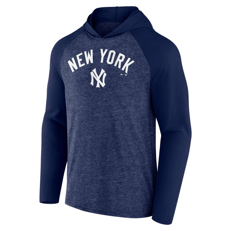 MLB New York Yankees Men&#39;s Lightweight Hooded Sweatshirt, 2 of 4