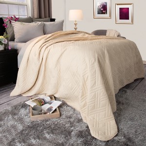 Solid Color Bed Quilt (Full/Queen) Ivory - Yorkshire Home