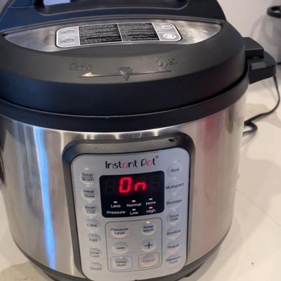 Instant Pot Duo 6-quart 9 IN 1 Multi-Use Pressure Cooker, V5 - Refurbished