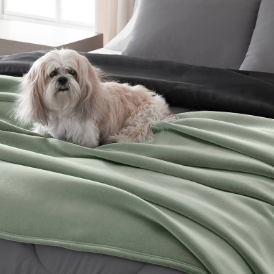 Luxurious Moss Green Fleece Full/Queen Blanket - Lightweight and Reversible