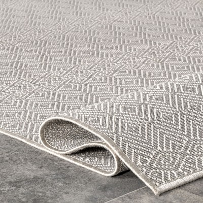 Gray Geometric 4' x 6' Reversible Synthetic Area Rug