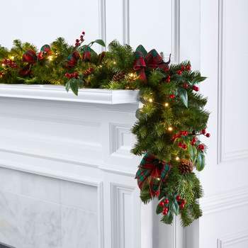 The Holiday Aisle Crystal Pre-Lit Garland