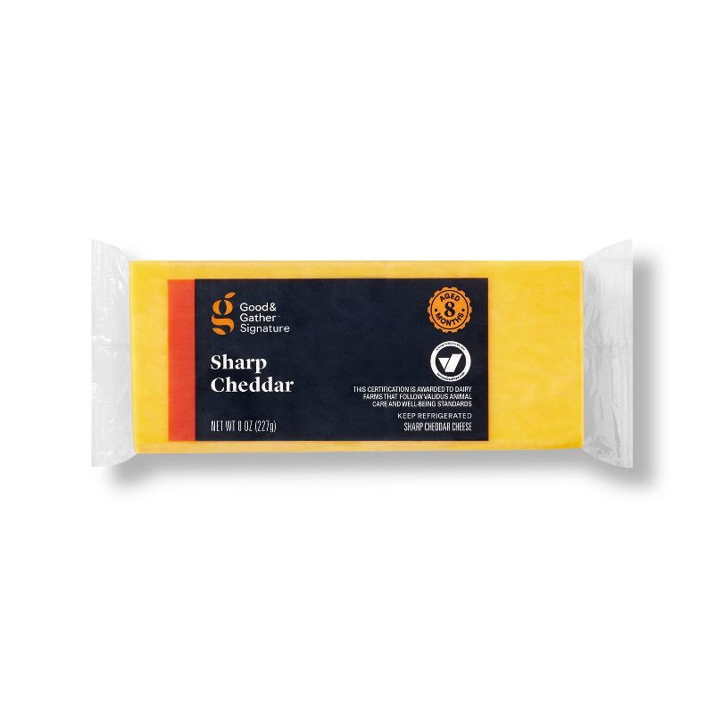 Signature Sharp  Cheddar Cheese - 8oz - Good &#38; Gather&#8482;, 1 of 4