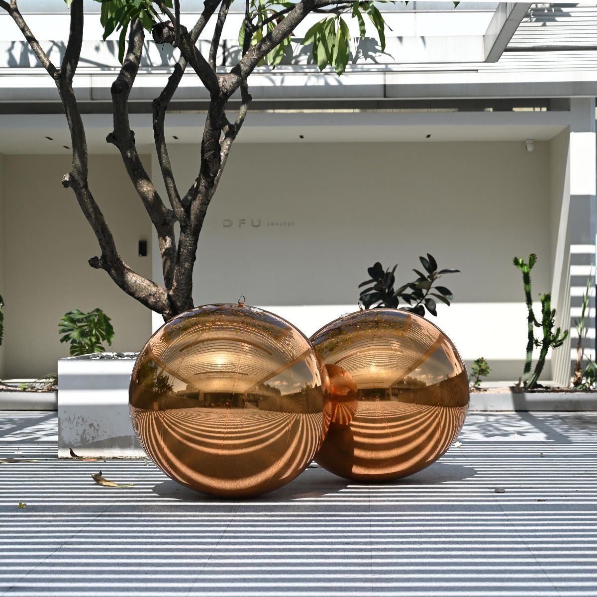 Yescom 2PCS 39" Big Shiny Inflatable Mirror Ball Set Giant Reusable PVC Hanging Balloon for Wedding Event Disco Party Concerts Black/Gold//Iridescent - thumbnail 8