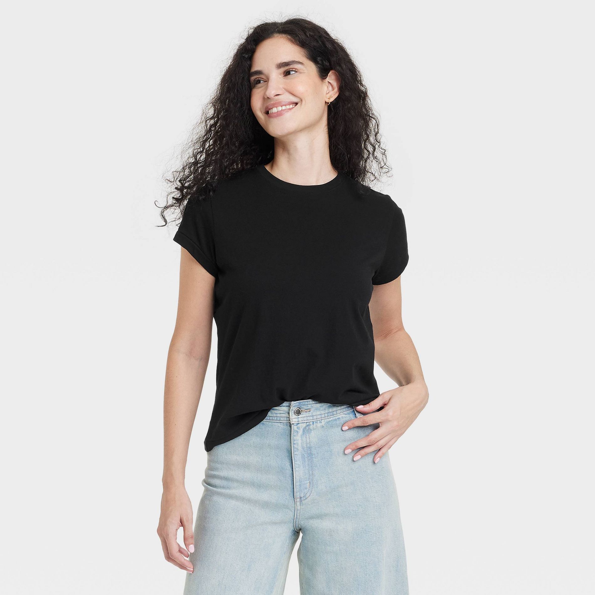 Women's Short Sleeve Crewneck T-Shirt - Universal Thread™