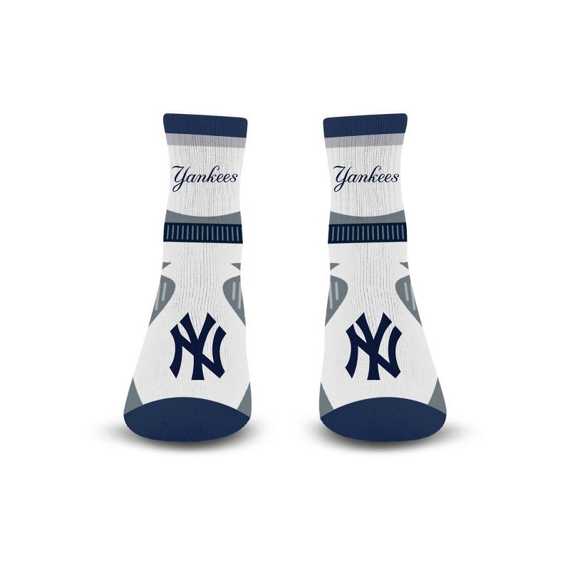 MLB New York Yankees Large Quarter Socks, 2 of 4