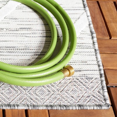 Ivory Diamond Patterned Synthetic Indoor/Outdoor Rug 5'1" x 7'6"