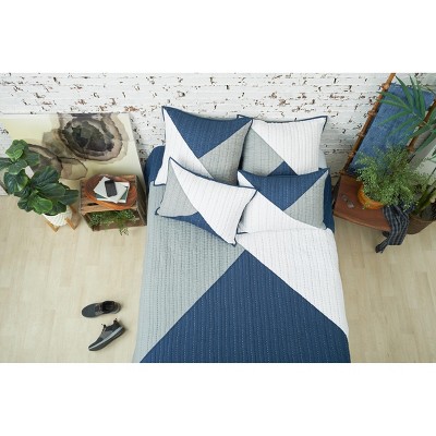 White and Blue Reversible Cotton Queen Quilt Set
