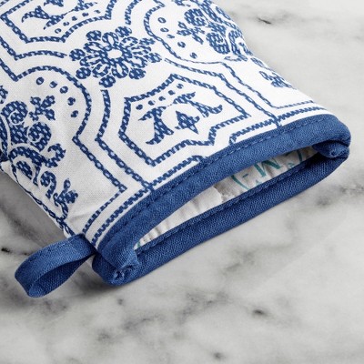 Blue Medallion Print 2-Piece Silicone Oven Mitt Set