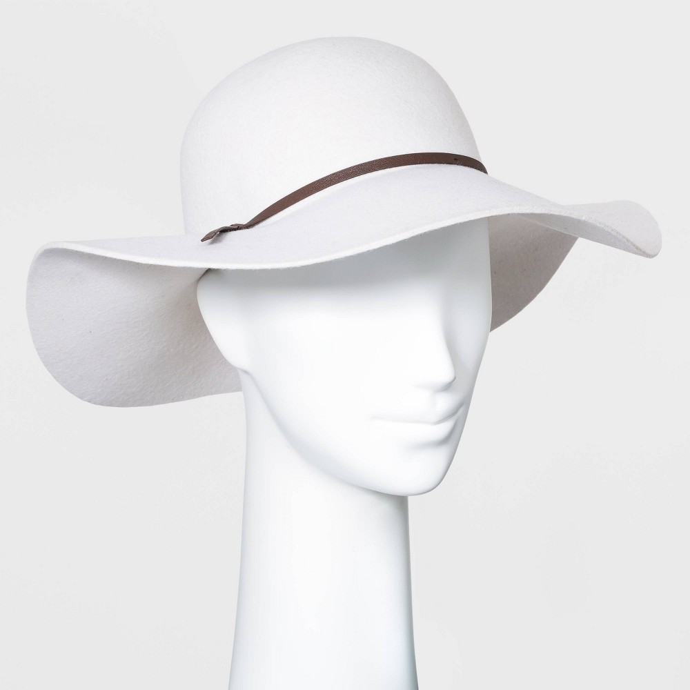 7 ate 9 Apparel white sun hats 