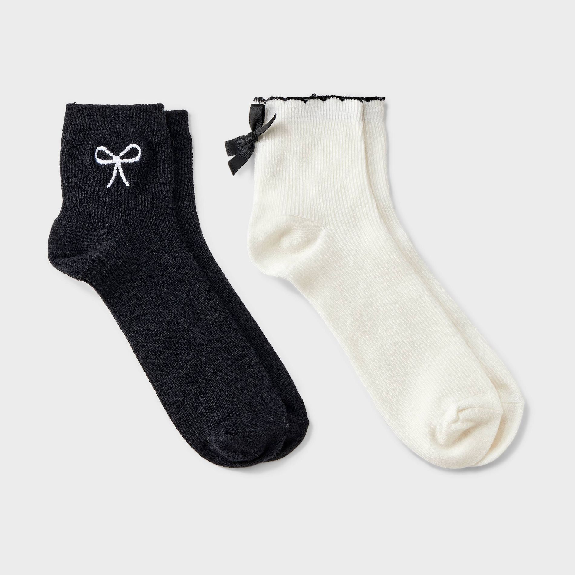Women's Scallop Edge Bow Ultra Soft Rib-Knit 2pk Ankle Socks - Auden™ Ivory/Black 4-10