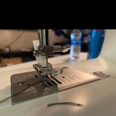 Singer M1500 Portable Sewing Machine with 57 Stitch Applications, Pack of  Needles, Bobbins, Seam Ripper, Zipper Foot, and More Accessories, White