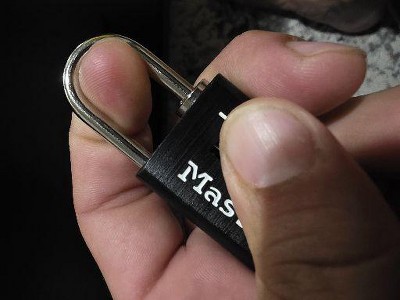 Master Lock Lucchetto A Combinazione X-treme – Finitura Anodizzata Colorata – Ideale Per Armadietti, Palestra E Scuola