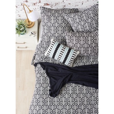 Devin 50" x 60" Black Cotton Tassled Throw Blanket