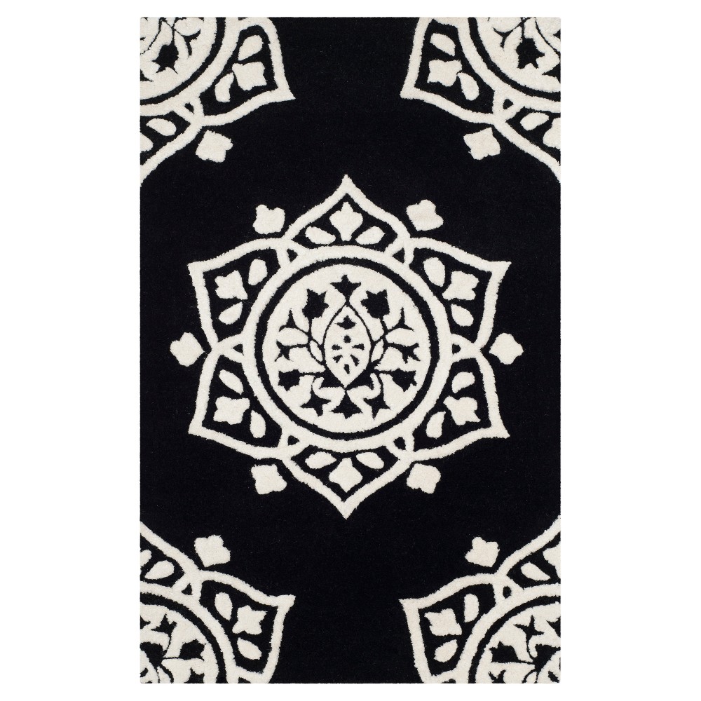 4'x6' Medallion Tufted Area Rug Black/Ivory - Safavieh