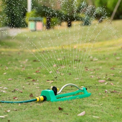 Green Plastic Oscillating Water Sprinkler with 18 Nozzle Jets