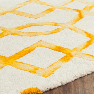 Ivory and Gold Round Hand-Tufted Wool Area Rug, 7'