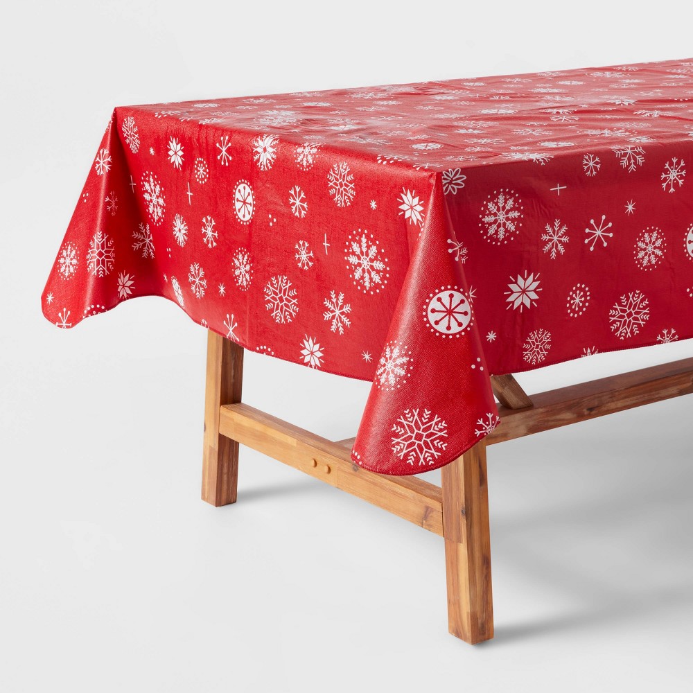 84" x 60" Snowflakes Tablecover - Wondershop