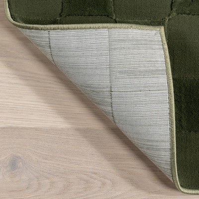Green Checkered Machine Washable Polyester Accent Rug