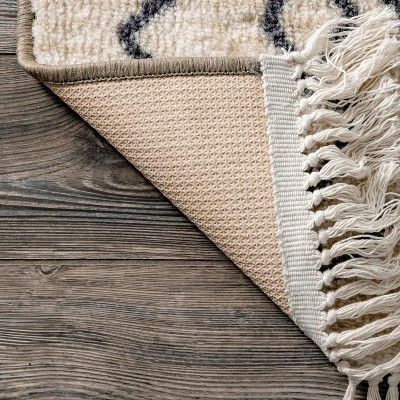 Gray Rectangular Synthetic Trellis Area Rug, 5' x 8'