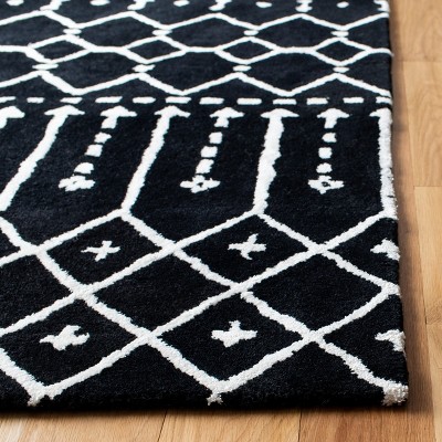 Black and White Tufted Wool 4' x 6' Area Rug