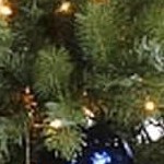 gray-white geometric-tunnel bed