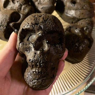 Skull Bites Cakelet Pan