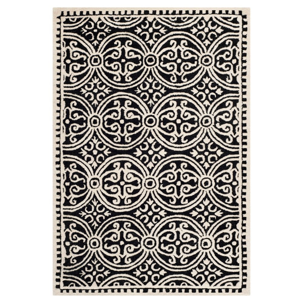 Black/Ivory Quatrefoil Design Tufted Accent Rug 3'x5' - Safavieh
