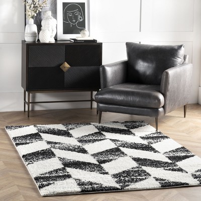4' x 6' Black and White Reversible Shag Area Rug