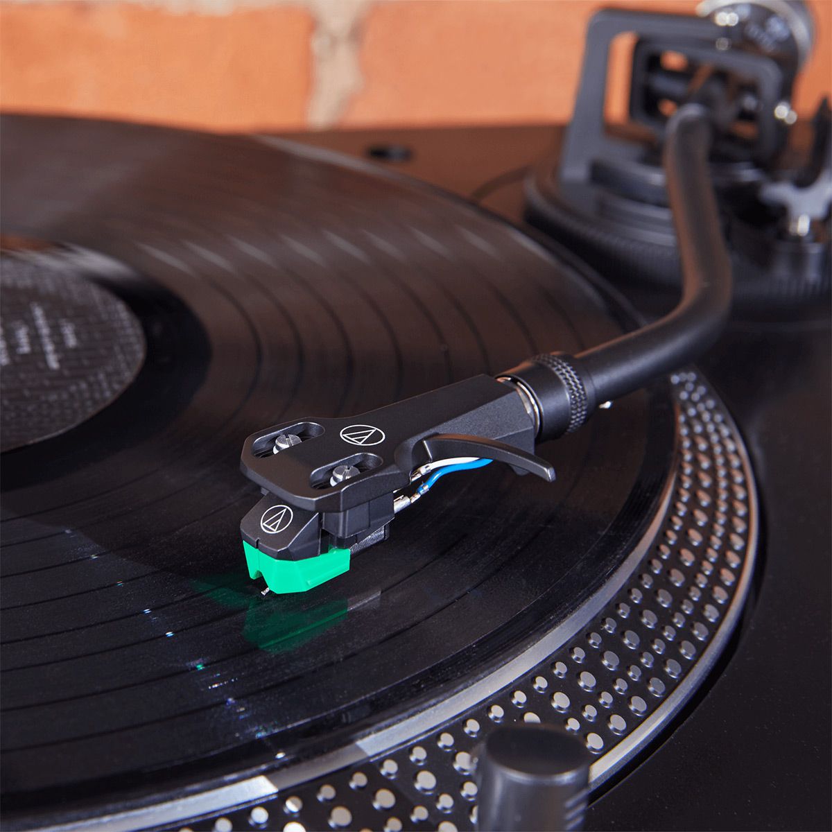Audio-Technica AT-VM95E/H Headshell & MM Cartridge Combo Kit - thumbnail 2