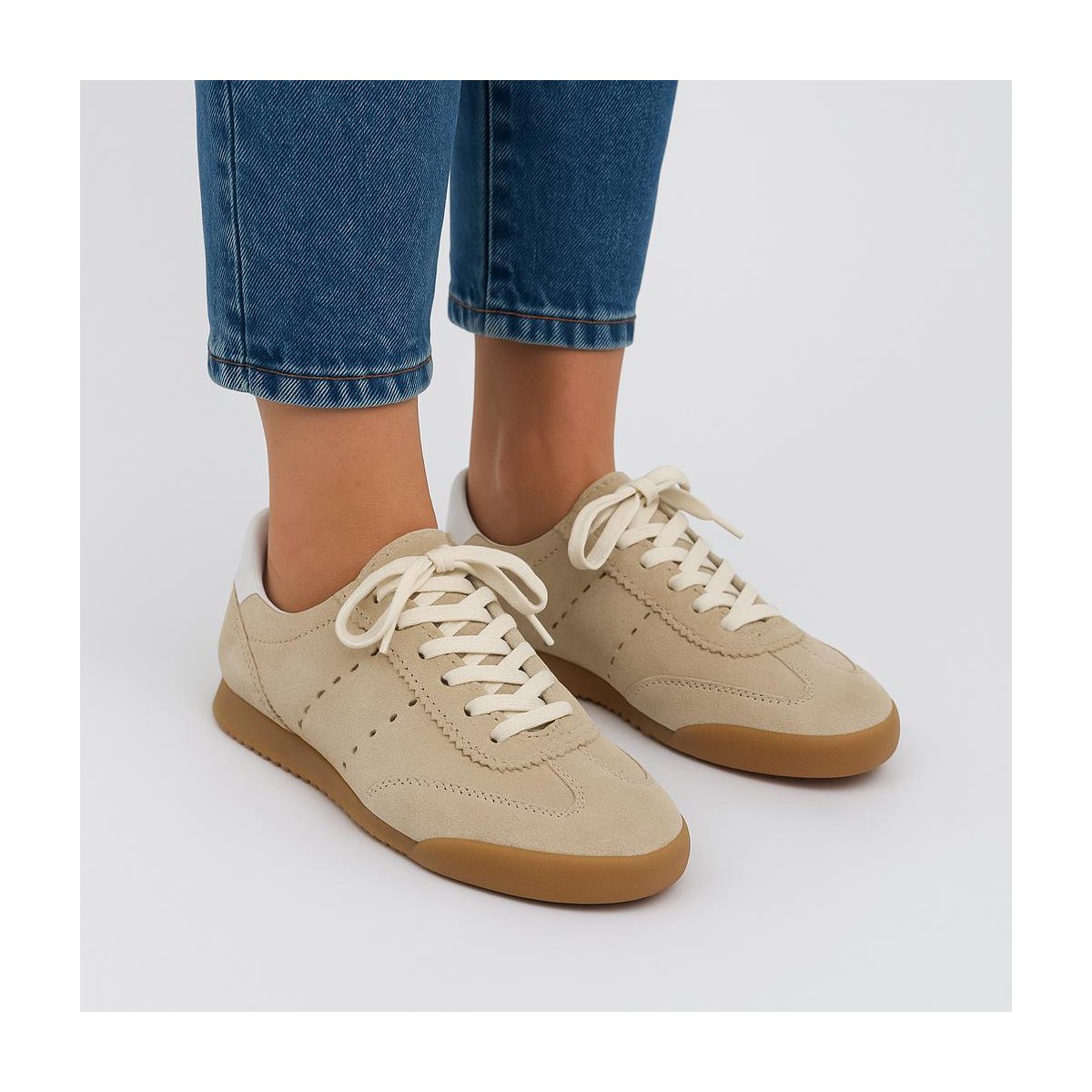 Женские кроссовки CUSHIONAIRE Tick Tock Women's Genuine Leather Lace-Up Casual Sneaker – Retro-Inspired Walking Shoe with Gum Rubber Outsole - Burgundy 6.5 — фото 6