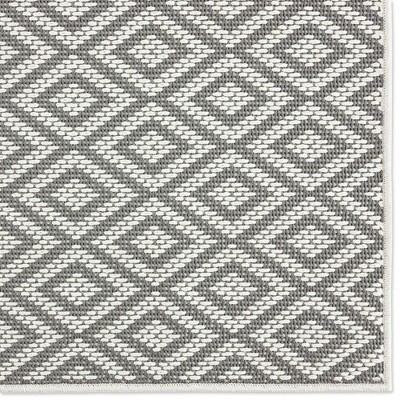 Gray and Cream Diamond Pattern Synthetic Indoor/Outdoor Rug 6'6" x 9'6"