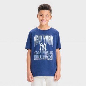 Boys' New York Yankees Oversized Short Sleeve Graphic T-Shirt - Blue - 1 of 4
