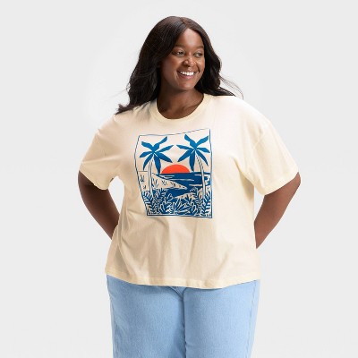 Women's Short Sleeve Boxy Graphic T-Shirt - Universal Thread™