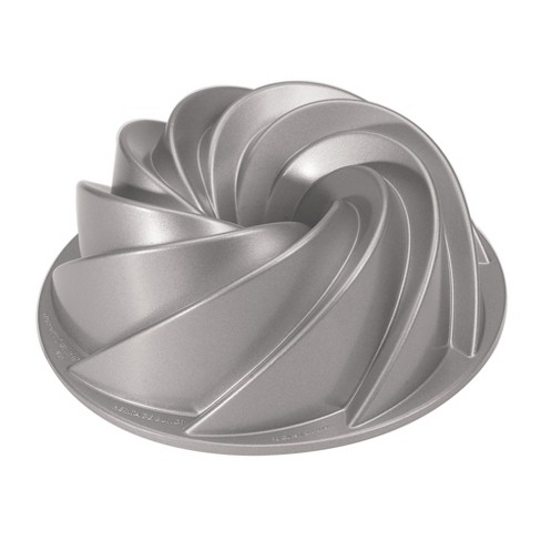 Nordic Ware Platinum Collection Bundt Pan, 6-Cup