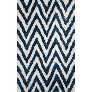 Chevron Shag SG250 Hand Tufted Indoor Rugs - Safavieh - 1 of 4