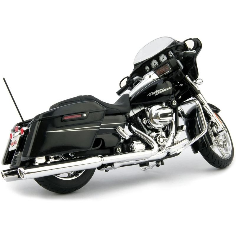 2015 Harley-Davidson Street Glide Special Black 1/12 Diecast Motorcycle Model by Maisto, 3 of 4