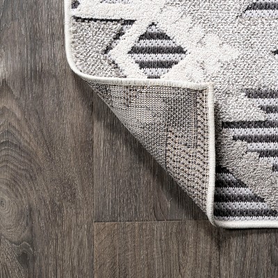 Modern Geometric Gray/White/Black Synthetic Indoor/Outdoor Area Rug
