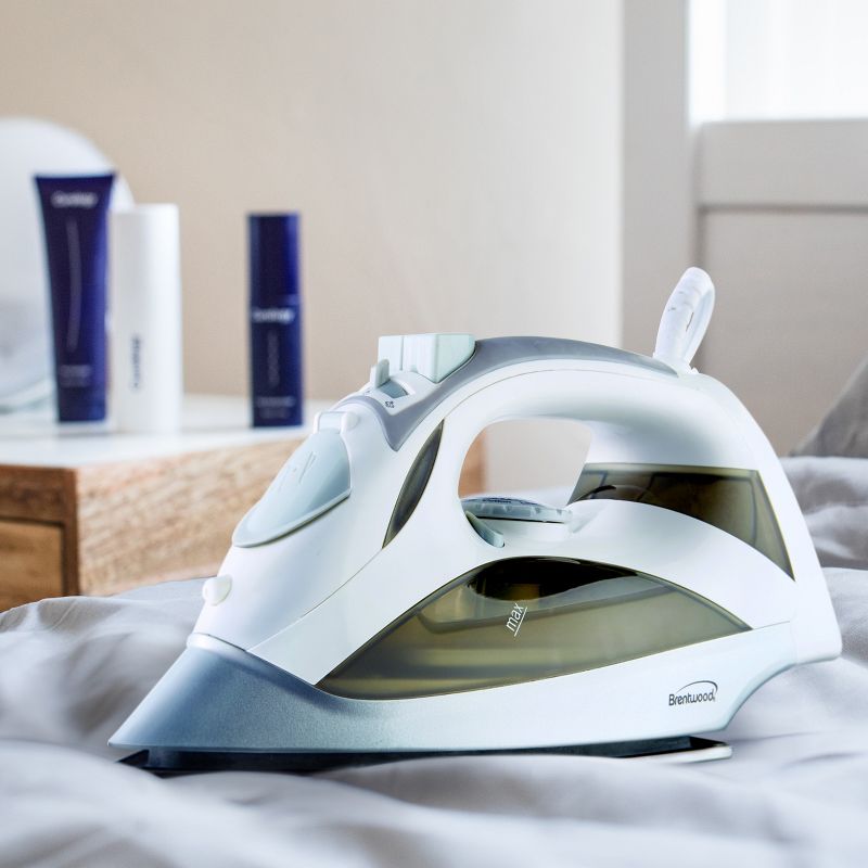 Brentwood Steam Iron With Auto Shut-OFF in White, 3 of 5