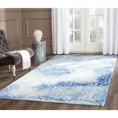 Ivory and Blue Hand-Tufted Wool 6' x 9' Area Rug
