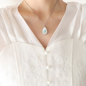 Clotth Minimalist Water-Drop Shell Pendant Necklace – White Seashell & Abalone Inlay, Ins-Style Choker for Women - 1 of 4