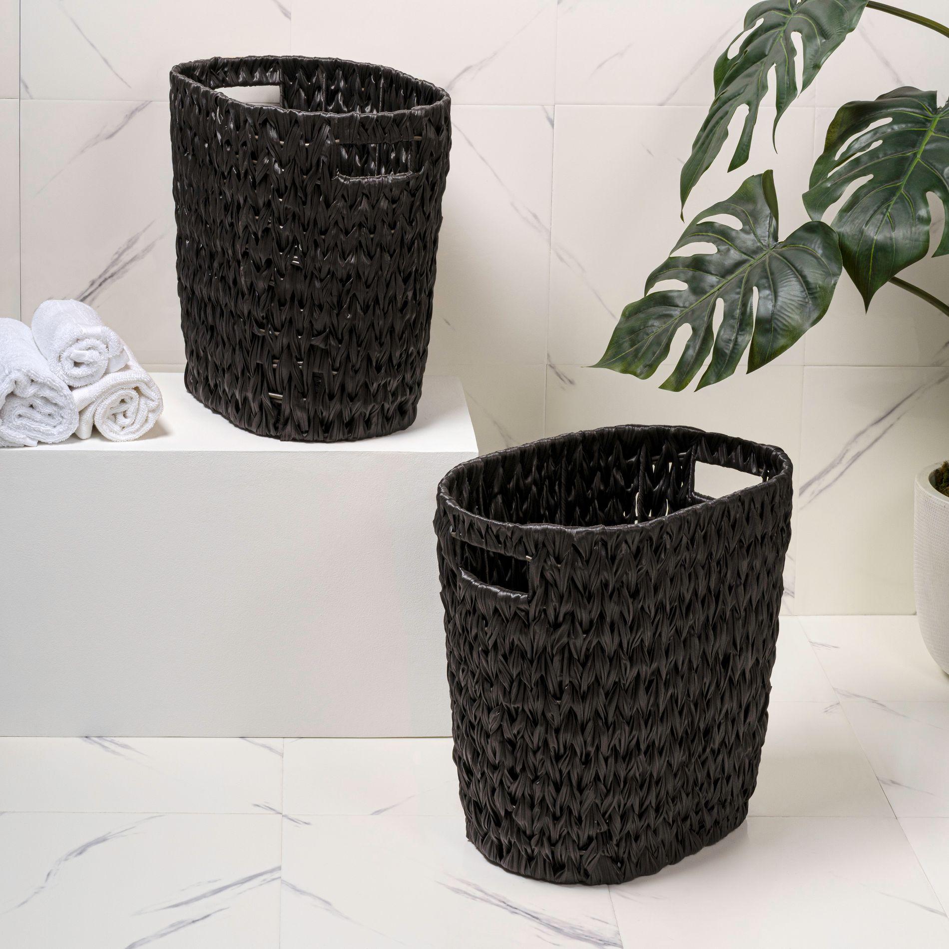 happimess Maple Contemporary Farmhouse Resin 4.5-Gallon Tapered Oval Wicker Wastebasket with Handles